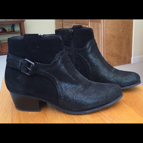 Brand new Vanelli ankle boots - Black