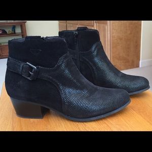 Brand new Vanelli ankle boots - Black