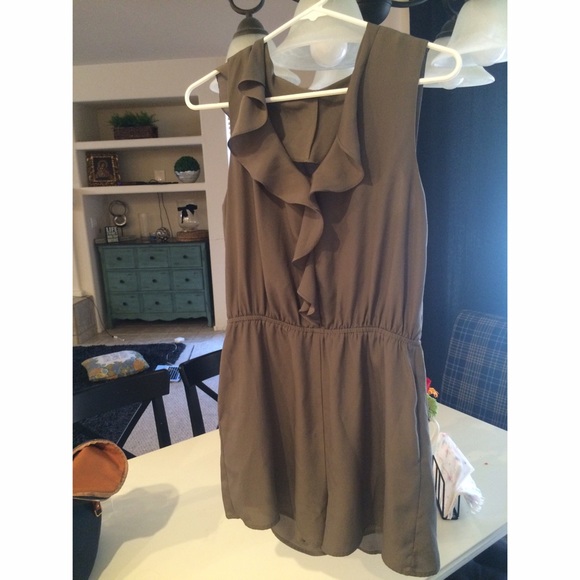 BCBG ROMPER!!!!