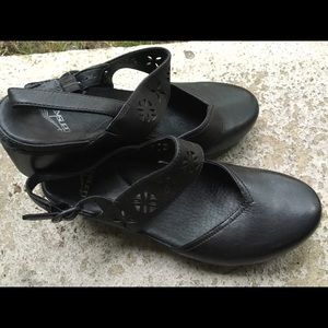 dansko size 39(9)