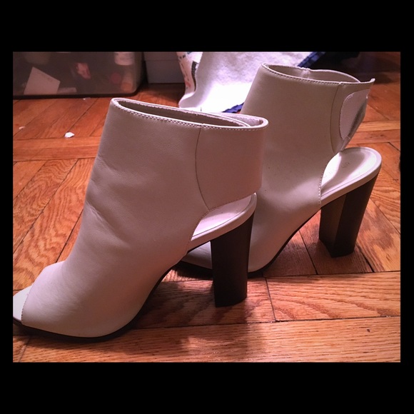 Open toed cream sandals