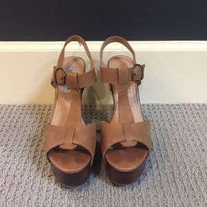 Steve Madden tan wedges