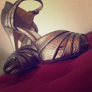 Metallic Strapped Sandals