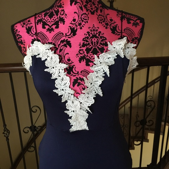 Gorgeous Dress with lace - Picture 4 of 4