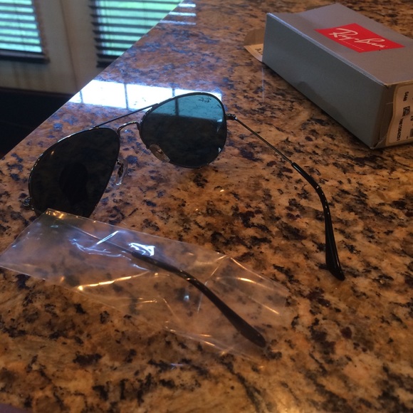 BRAND NEW AVIATOR RAYBANS