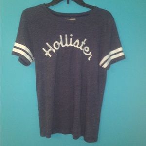 sporty short sleeve Hollister top