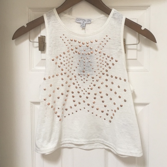 White crop top w/ rose gold studs #coachella