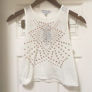 White crop top w/ rose gold studs #coachella