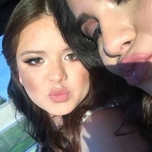 Meet your Posher, Valeria