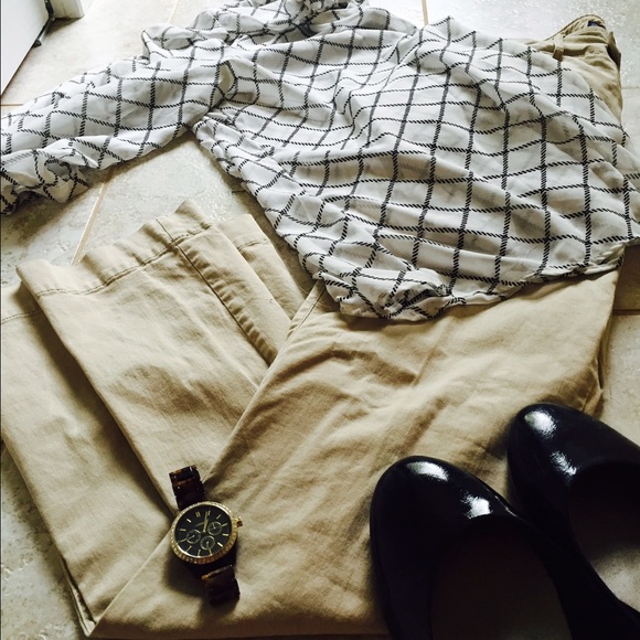 American Eagle Outfitters Pants - American Eagle Khaki Pants