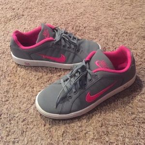 Nike tennis shoes