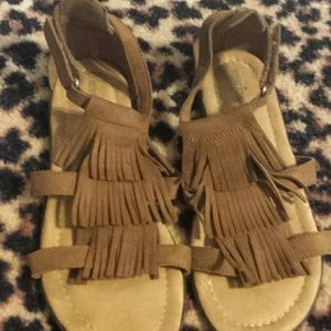 Minnetonka Fringe Sandals ~ Boho~Festival