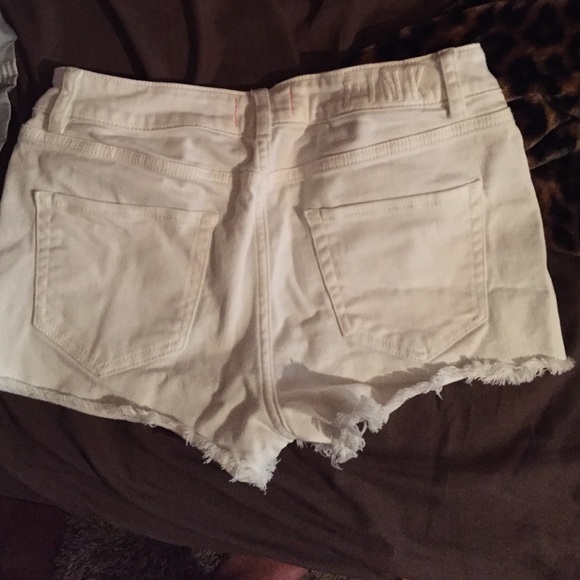 Size 10 pink shorts. - Picture 3 of 3