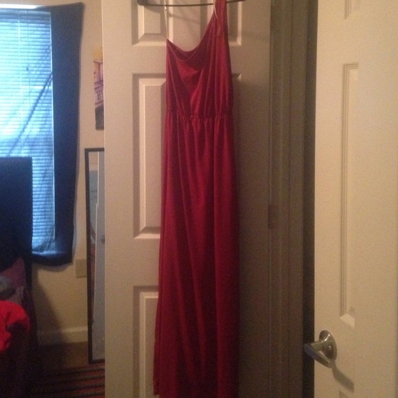 Long one shoulder maxi