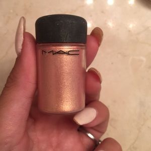 Mac melon eyeshadow