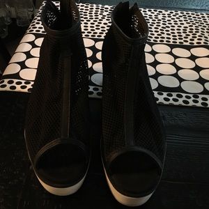 Black mesh puma wedges, size   10