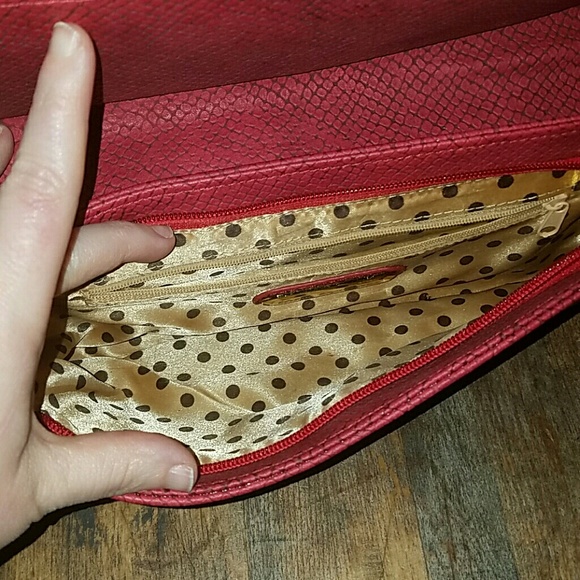 Red snakeskin print clutch - Picture 3 of 3