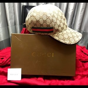 AUTHENTIC *Pristine Condition* Gucci  baseball cap