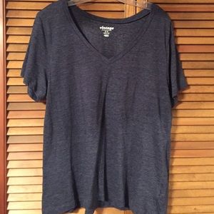 Old Navy blue t shirt