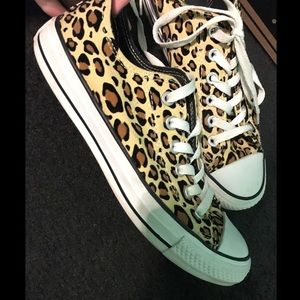 cheetah/leopard print converse