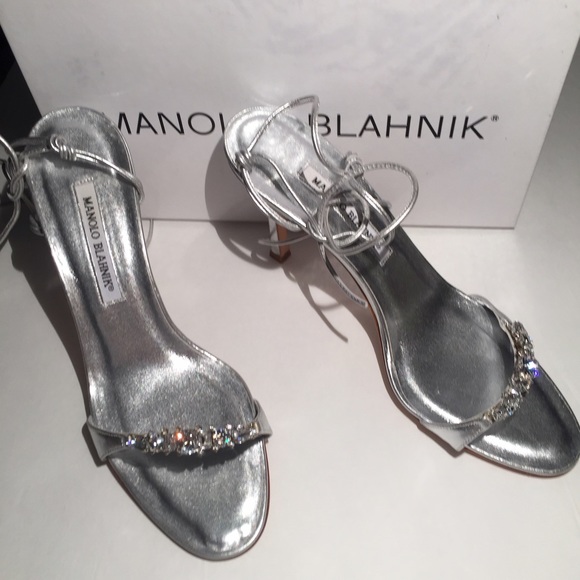 New in box MANOLO BLAHNIK silver crystal heels🌟