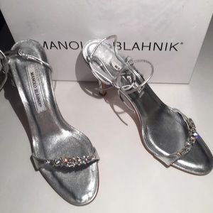 New in box MANOLO BLAHNIK silver crystal heels🌟