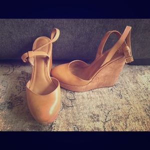 Authentic Tory Burch leather & wood wedges sz6