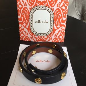 Clover wrap bracelet - black leather & gold