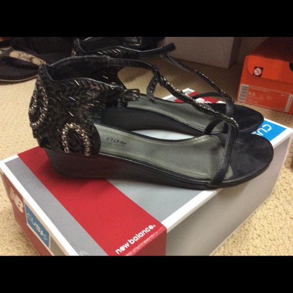 Kenneth Cole moderate wedge