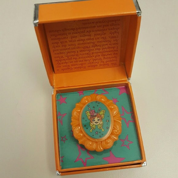 LAST ONE! Tarina Tarantino Electric Butterfly Cameo Gloss Ring ~ Box Removable - Picture 2 of 4