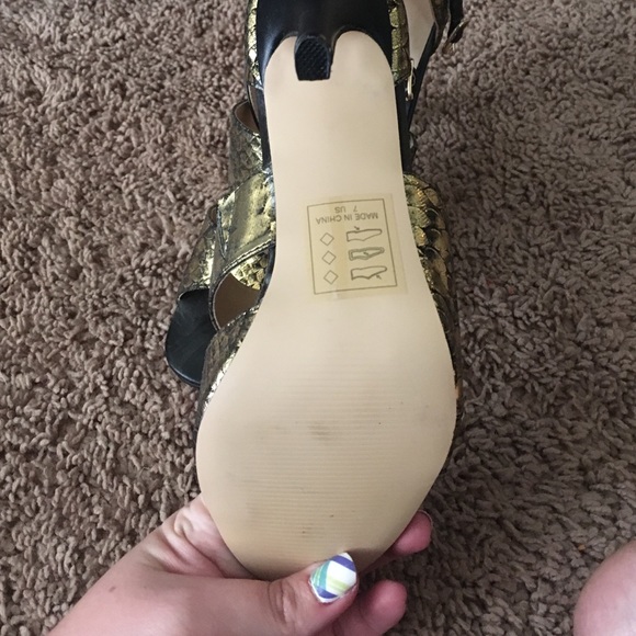 Metallic Pumps - Picture 2 of 2