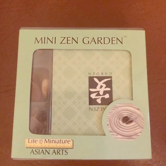 Mini zen garden