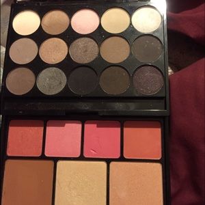 Nyx Butt naked eyeshadow palette in S122