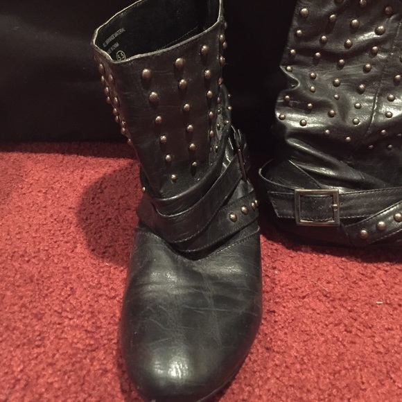 Black leather studded ankle boots!