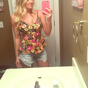 🌺🌼Floral print low V-cut back tank