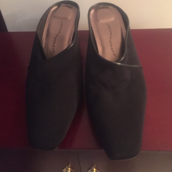 NWOT Cloudwalkers comfy slides.