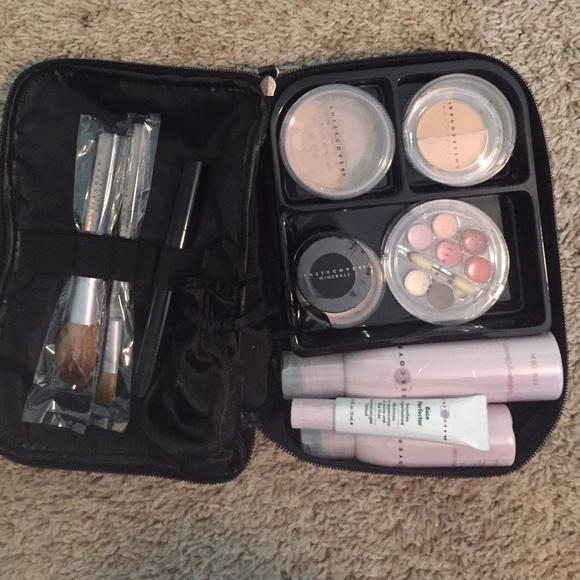 Sheer cover make up set!