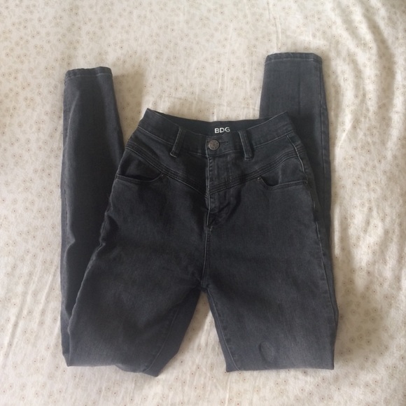 UO HIGH RISE SEAM JEAN