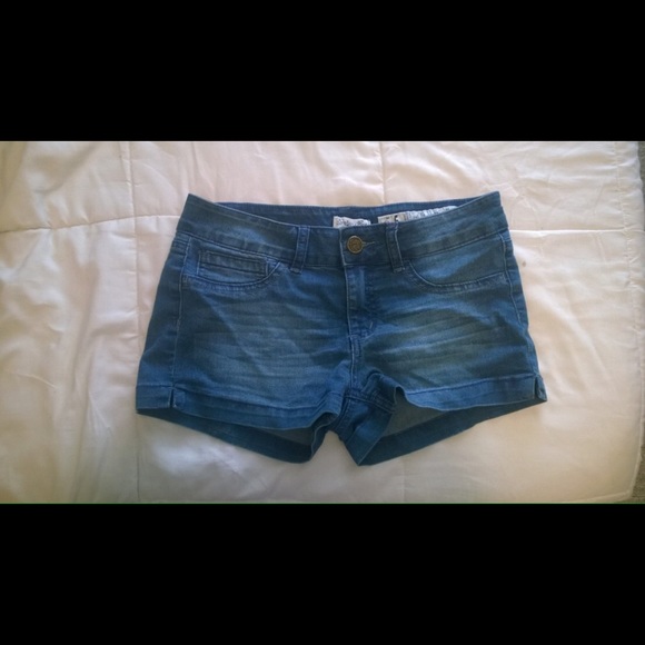 stylish soft jean shorts - Picture 1 of 2
