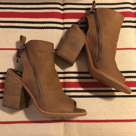 dolce vita port bootie in teak/camel