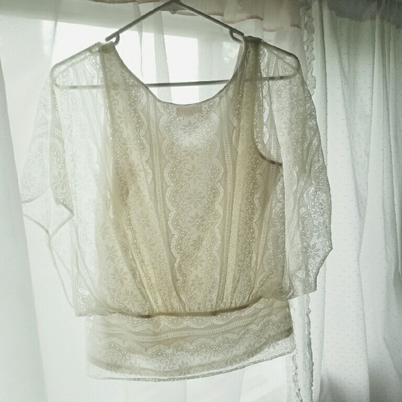 🎈FINAL SALE!🎈 Lace blouse! - Picture 2 of 3