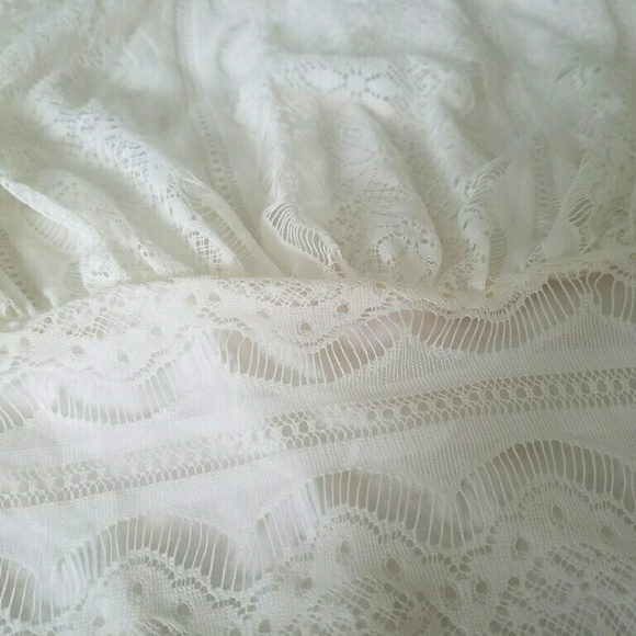 🎈FINAL SALE!🎈 Lace blouse! - Picture 3 of 3