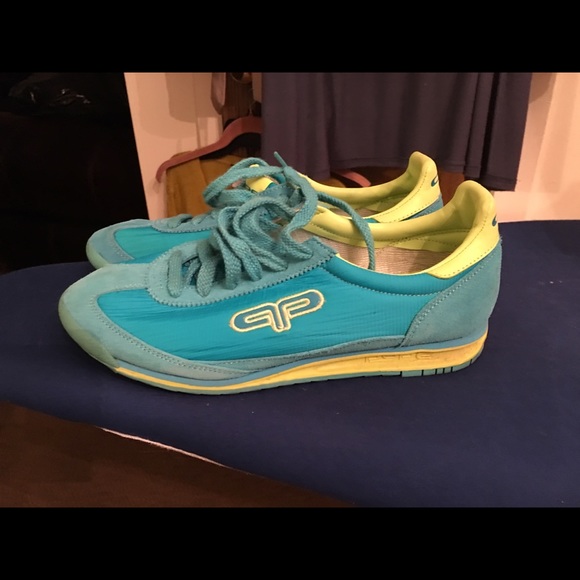 Sneakers - Picture 2 of 4