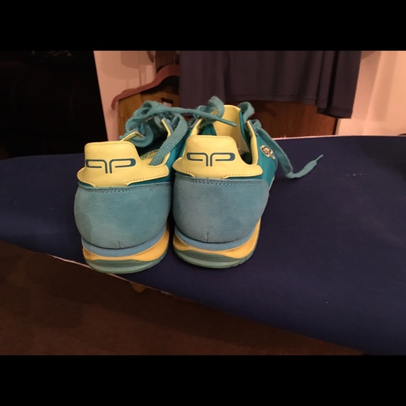 Sneakers - Picture 3 of 4