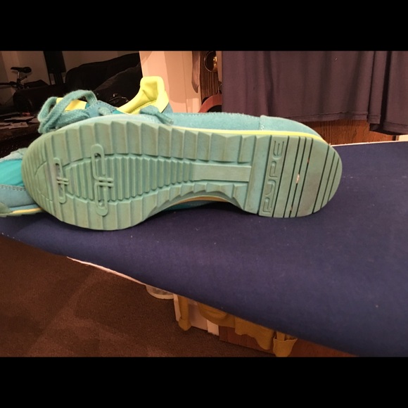 Sneakers - Picture 4 of 4