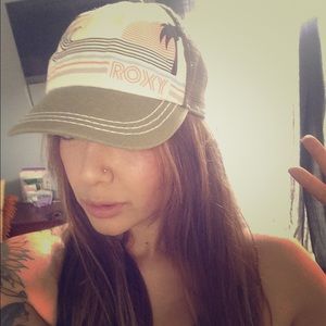 Roxy trucker hat