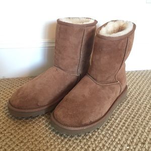 Classic tan/light brown UGG boots (never worn)
