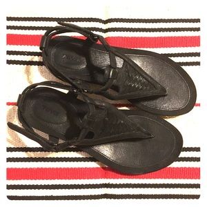 Teva leather thong sandals - brand new!