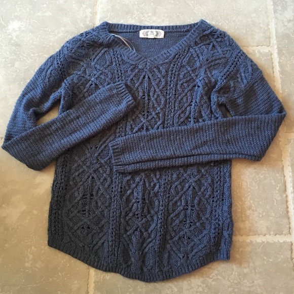 Pink rose blue knit