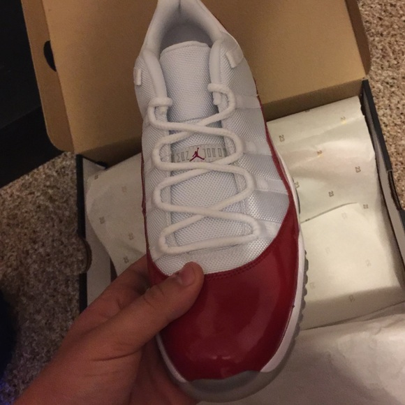 Jordan 11 Low Cherrys - Picture 3 of 3